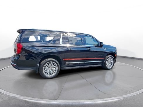 Used 2023 GMC Yukon XL SLT w/ SLT Luxury Package AWD/4WD image 8