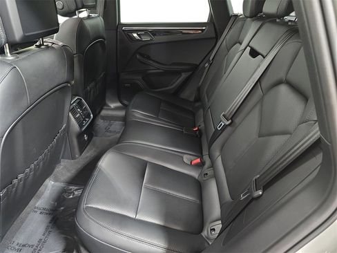 Used 2025 Porsche Macan image 24