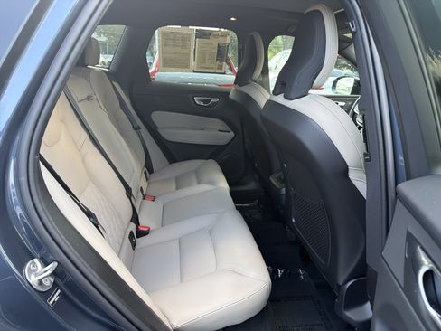 Certified 2026 Volvo XC60 B5 Core w/ Protection Package Premier AWD/4WD image 33