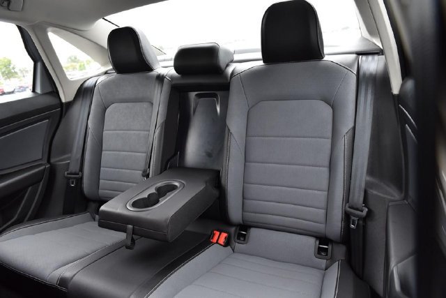 Used 2025 Volkswagen Jetta SE FWD image 23