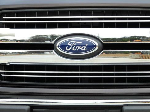 Used 2019 Ford F150 Lariat image 5