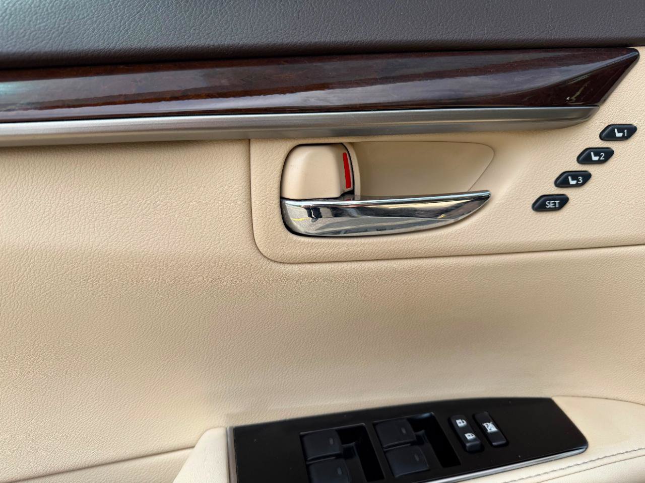 Used 2016 Lexus ES 350 w/ Premium Package w/Wood Trim FWD image 12