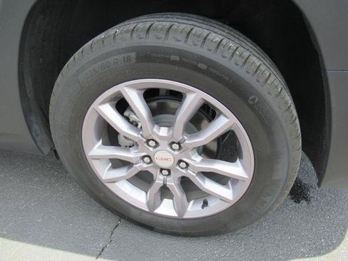 Certified 2024 GMC Terrain SLT FWD image 9