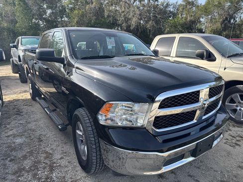 Certified 2021 RAM 1500 Classic SLT image 3