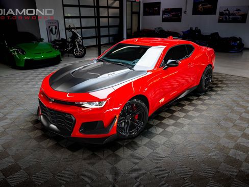 Used 2021 Chevrolet Camaro ZL1 RWD image 5