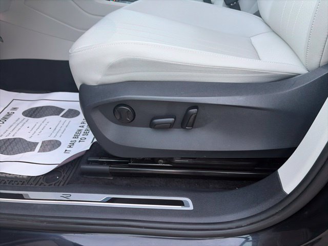 Certified 2023 Volkswagen Tiguan SE R-Line AWD/4WD image 21
