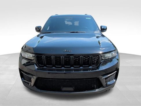Used 2023 Jeep Grand Cherokee Altitude AWD/4WD image 8