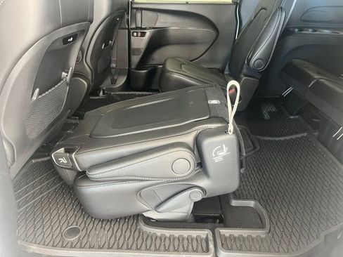 New 2025 Chrysler Pacifica Select w/ Fav Edition Package image 21