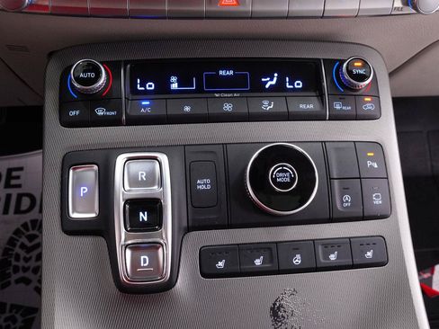 Used 2022 Hyundai Palisade Limited w/ Winter Package FWD image 16