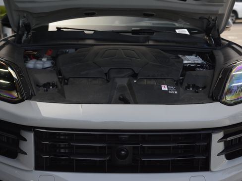 Used 2025 Porsche Cayenne Coupe AWD/4WD image 36