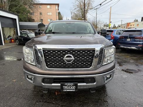 Used 2017 Nissan Titan SV image 6