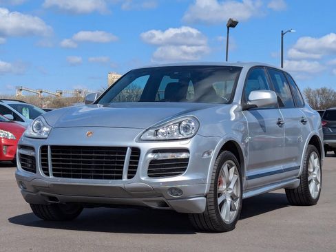 Used 2010 Porsche Cayenne GTS image 4