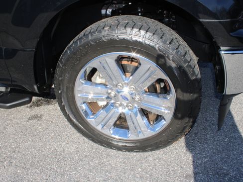 Used 2018 Ford F150 XLT w/ Equipment Group 302A Luxury image 9