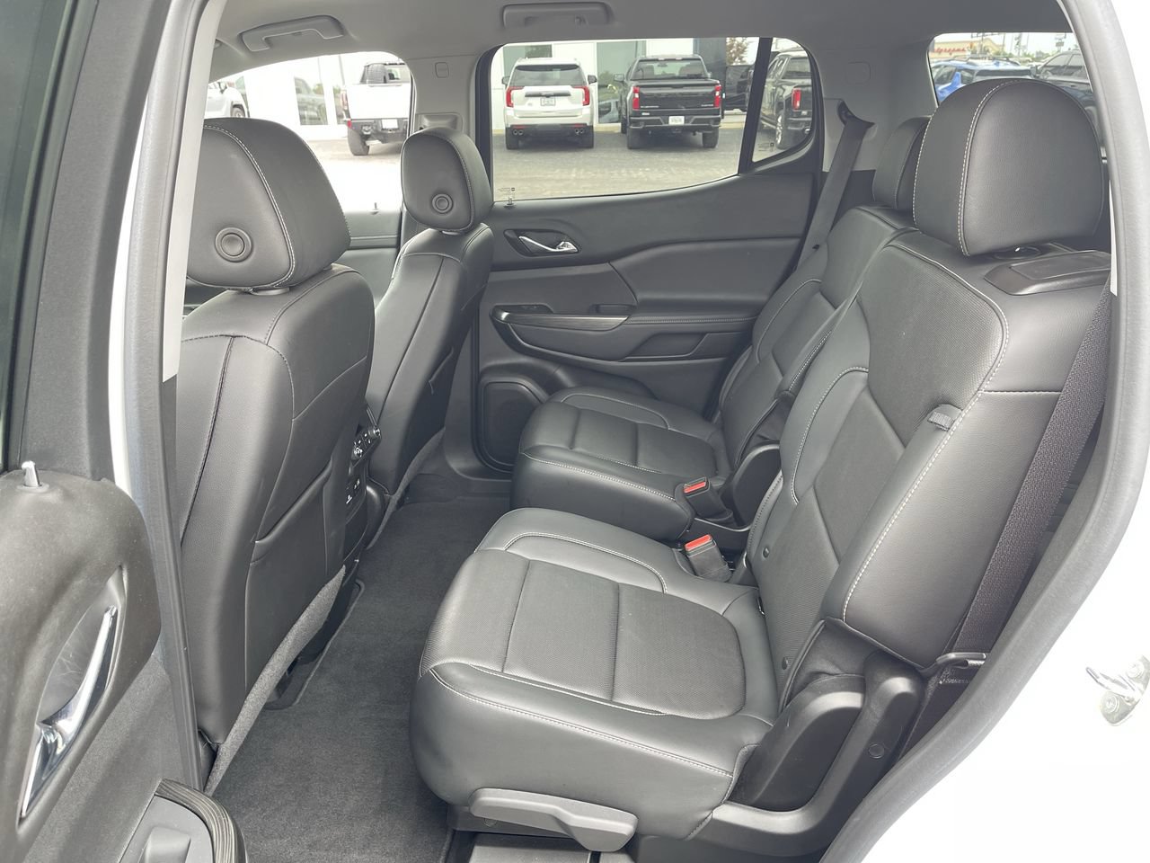 Certified 2023 GMC Acadia SLT w/ Technology Package FWD image 25