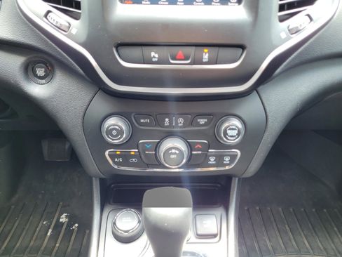 Used 2021 Jeep Cherokee Latitude Plus AWD/4WD image 27