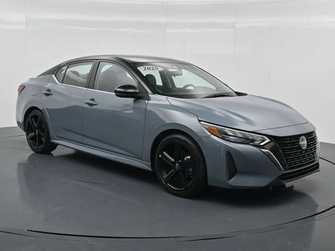 Used 2025 Nissan Sentra SR w/ SR Premium Package FWD image 9