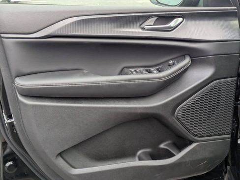 New 2025 Jeep Grand Cherokee L Laredo RWD image 10