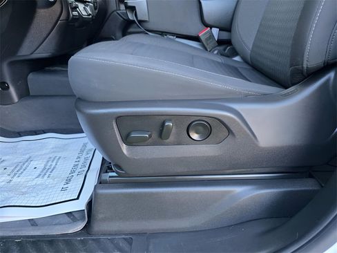 Used 2025 Chevrolet Silverado 2500 Custom w/ Custom Value Package image 18