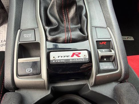 Used 2018 Honda Civic Type R image 21