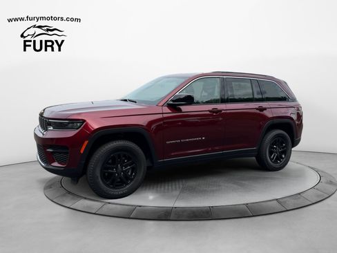 Used 2025 Jeep Grand Cherokee Laredo w/ Luxury Tech Group I AWD/4WD image 8