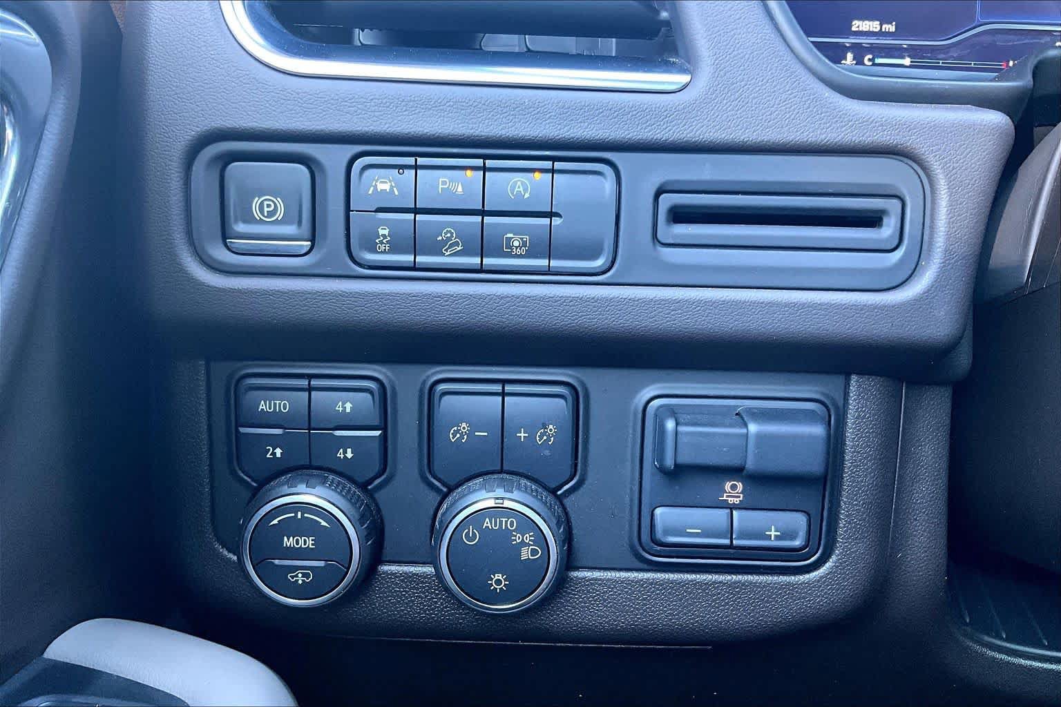 Used 2024 Chevrolet Tahoe Z71 w/ Z71 Off-Road Package AWD/4WD image 28