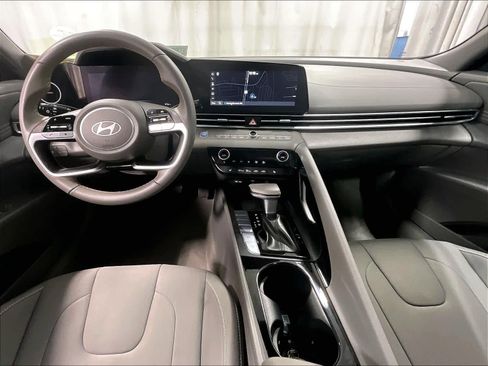Used 2025 Hyundai Elantra SEL image 21