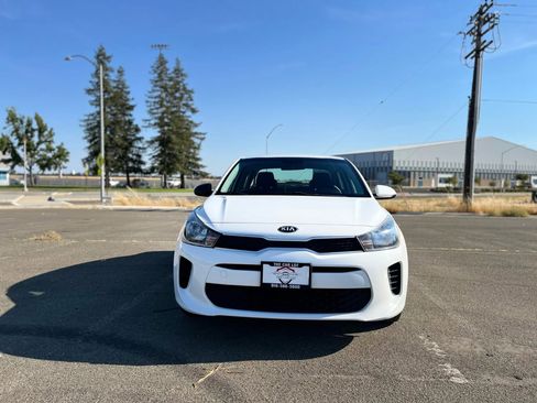 Used 2018 Kia Rio S image 2