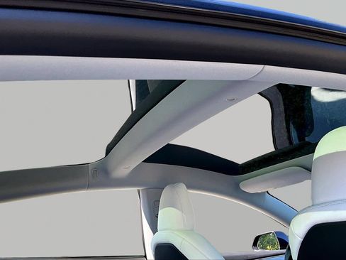 Used 2025 Tesla Model 3 Long Range RWD image 16