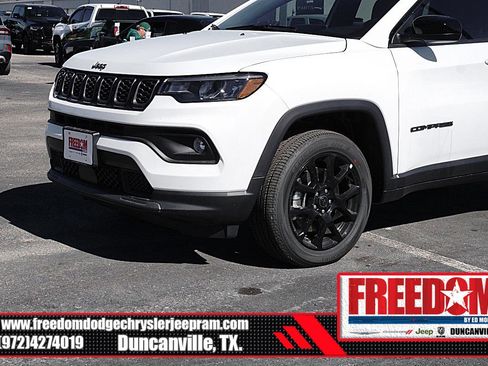 New 2026 Jeep Compass Latitude image 42