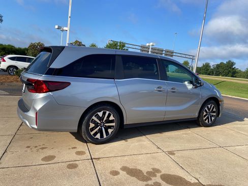 New 2026 Honda Odyssey EX-L image 10