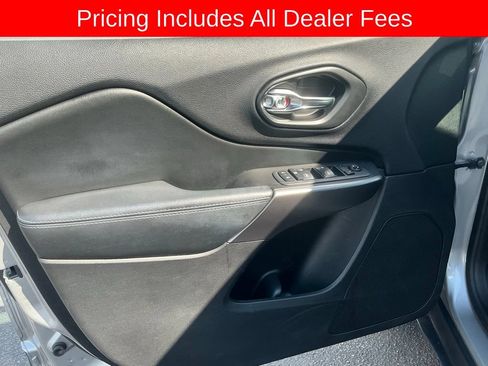 Used 2020 Jeep Cherokee Latitude FWD image 9