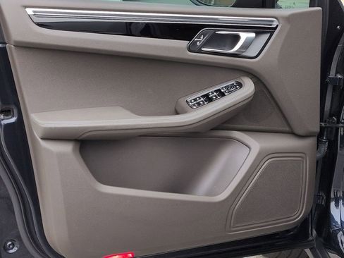 Used 2021 Porsche Macan image 15