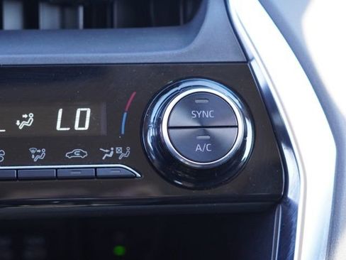 Certified 2024 Toyota Venza LE image 28