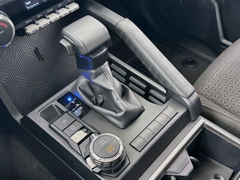 Certified 2025 Toyota 4Runner SR5 AWD/4WD image 25