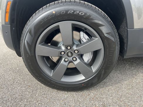 Used 2025 Land Rover Defender 110 S image 10