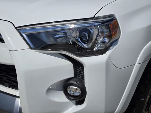 Used 2022 Toyota 4Runner TRD Off-Road AWD/4WD image 34
