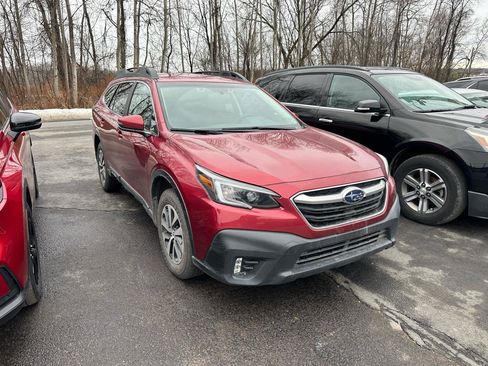 Used 2021 Subaru Outback Premium image 3