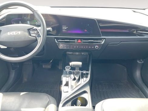 Used 2024 Kia Niro EX FWD image 11