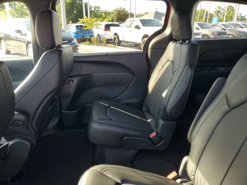 New 2025 Chrysler Voyager LX image 24