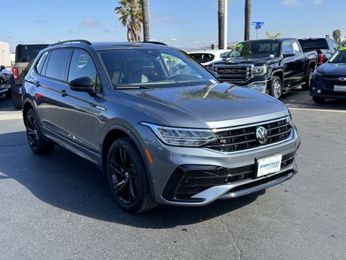 Certified 2024 Volkswagen Tiguan SE R-Line FWD image 2