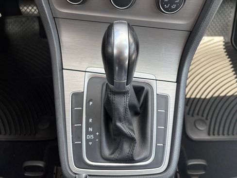 Used 2016 Volkswagen Golf S FWD image 14