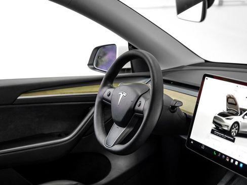 Used 2023 Tesla Model Y Long Range AWD/4WD image 15