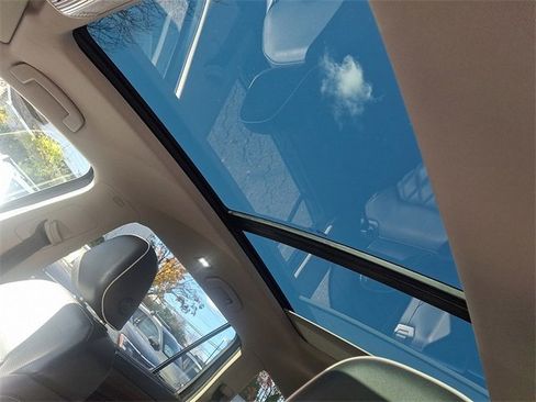 Used 2024 Volkswagen Atlas SEL Premium R-Line image 16