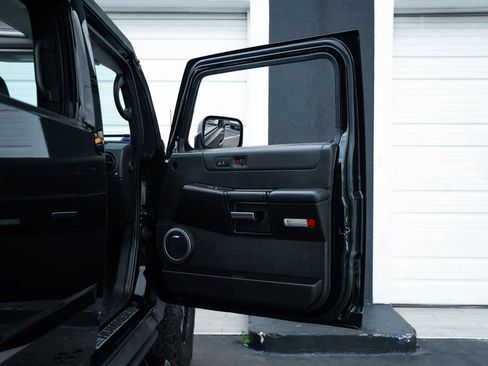 Used 2005 HUMMER H2 w/ Preferred Equipment Group AWD/4WD image 52