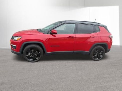 Used 2019 Jeep Compass Latitude FWD image 3