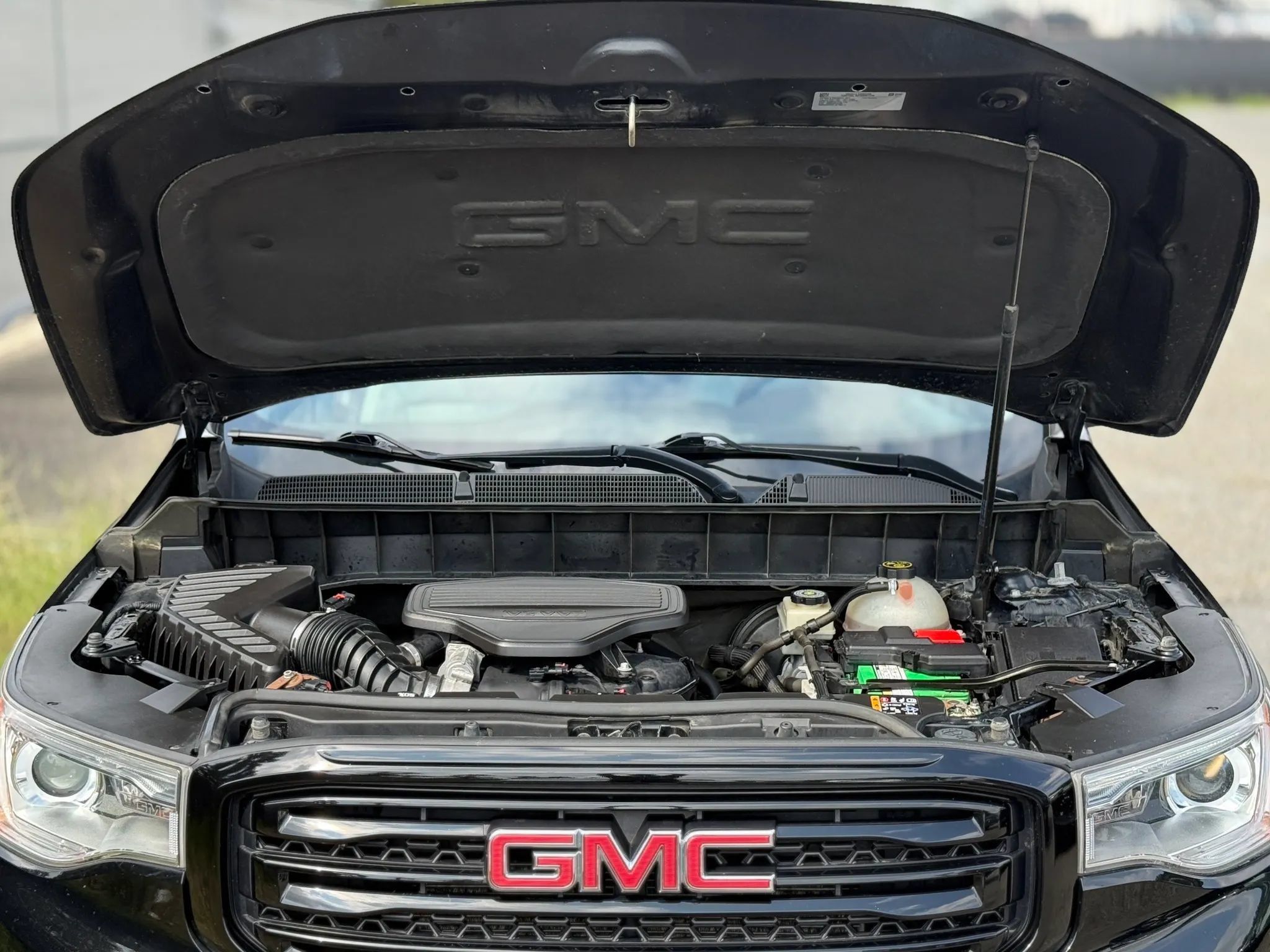 Used 2017 GMC Acadia SLT w/ LPO, Black Accent Package FWD image 30