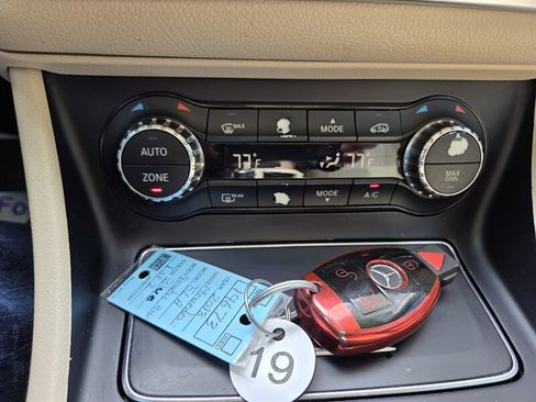 Used 2018 Mercedes-Benz GLA 250 4MATIC image 19