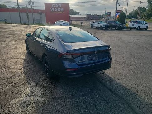 Used 2025 Honda Accord SE image 4