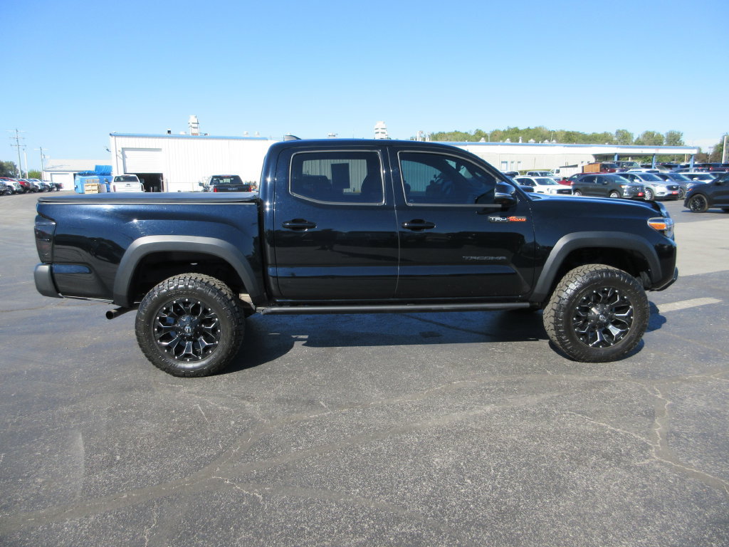 Used 2020 Toyota Tacoma TRD Off-Road AWD/4WD image 4