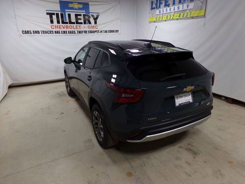 New 2025 Chevrolet Trax LT w/ Driver Confidence Package image 4